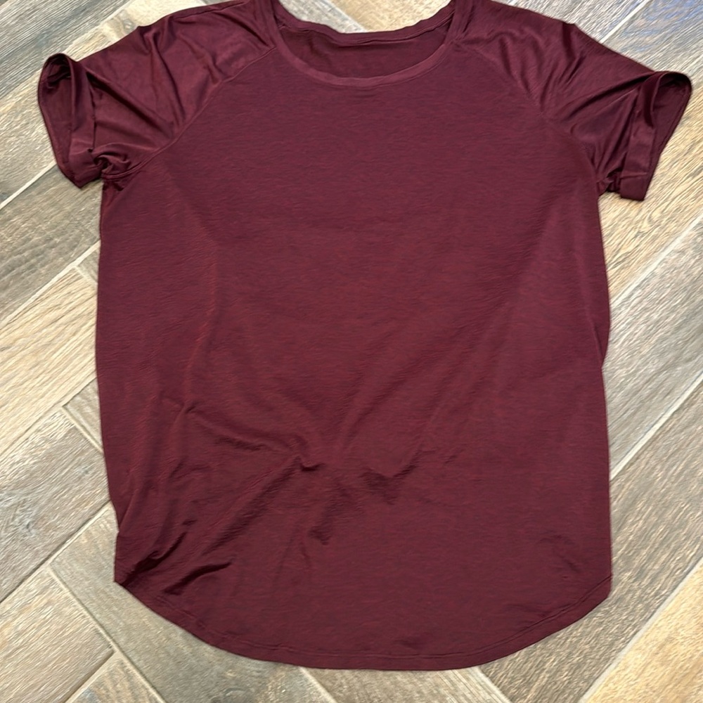 Lululemon size 10 short sleeve shirt
